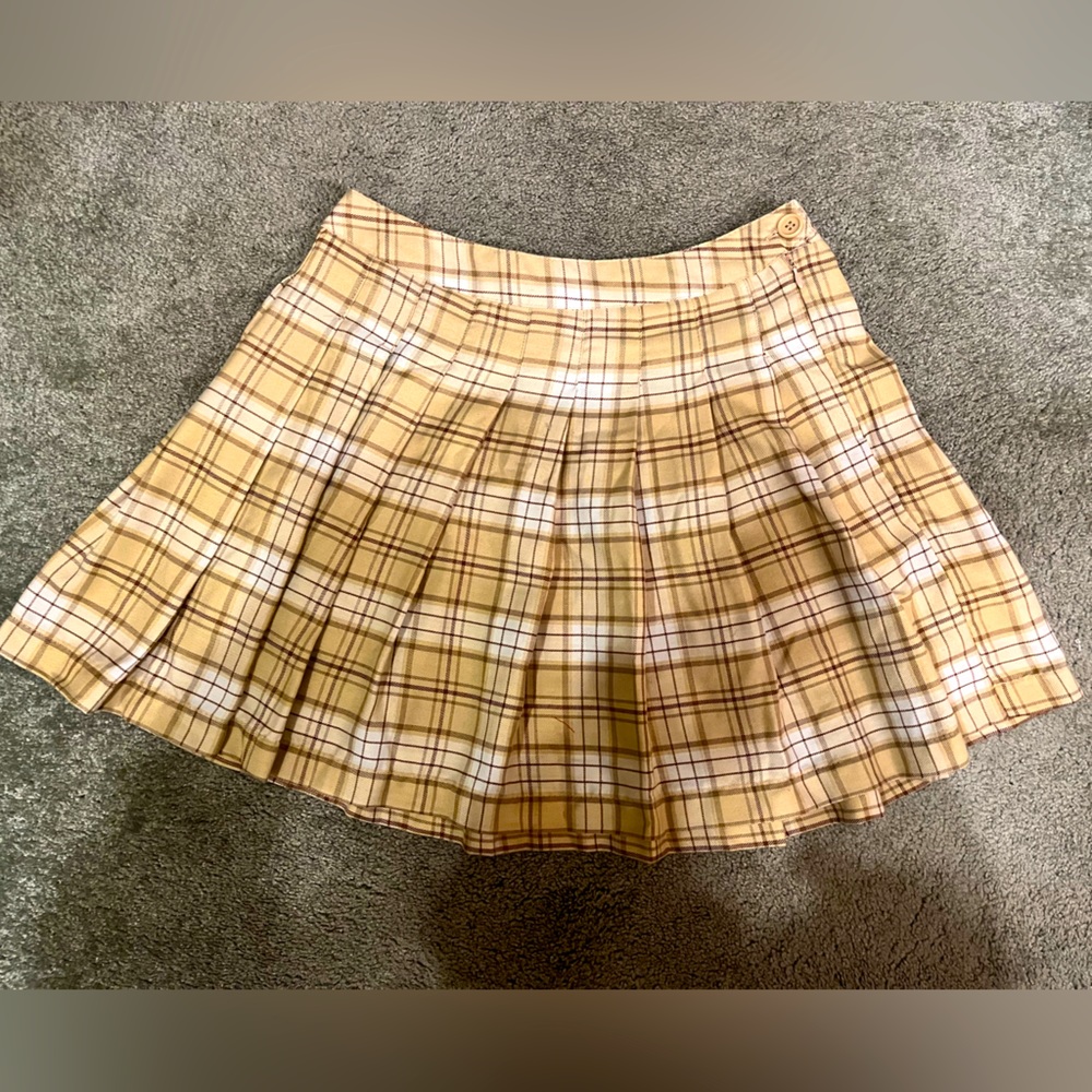 Beige, Tan, and White Pleated Skirt! High waisted and never worn!